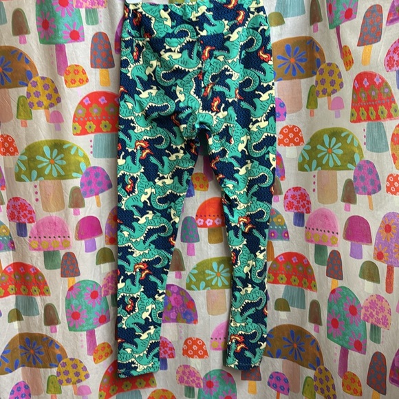 LuLaroe Dragon Leggings. OS - Picture 7 of 7